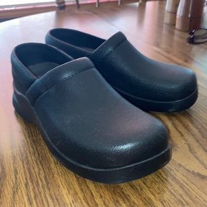 Black Klogs
